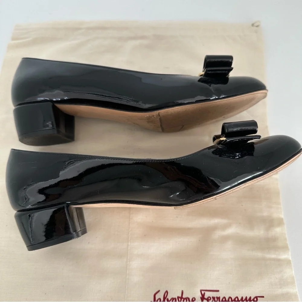 Ferragamo Vara Bow Low-Heel Pumps Patent Leather - Picture 7 of 9